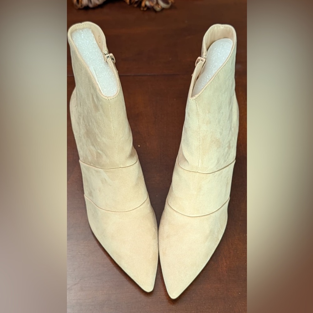 Contigo Cream Ankle Booties